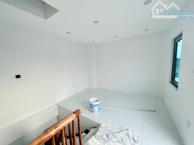 Bán nhà Liên Mạc 33m2 5 tầng ô tô 7 chỗ đỗ cửa, nhà mới về ở ngay, giá 5,2 tỷ - 6