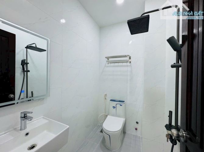 Bán nhà đẹp 4 tầng,sổ hoàn công đủ.Phường Phú Mỹ,Quận 7.Giá 7.69 tỷ. - 7