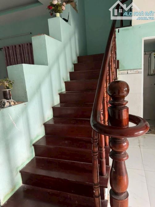 CẦN BÁN NHÀ 2 TẦNG  MT ĐƯỜNG BỜ CHÙA TÂN QUÝ TÂY BÌNH CHÁNH CÁCH CHỢ BÌNH CHÁNH 5phút - 7