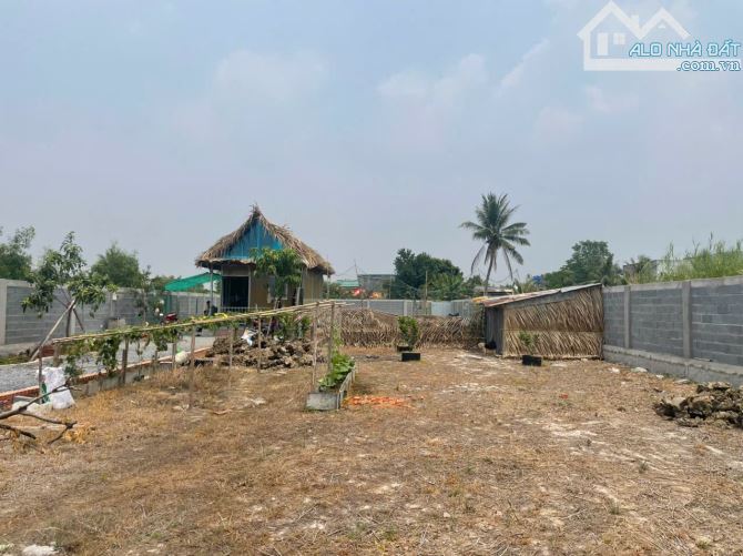 CẦN BÁN NHÀ VƯỜN 1293M² – THỊ TRẤN CẦN GIUỘC – giá chỉ 4ty3 - 7