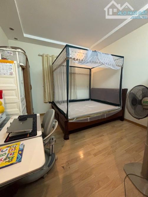 01 nhà duy nhất Phố Thái Thịnh mặt tiền rộng ~7m dt 52m oto ngủ trong nhà mà giá chỉ 17 tỷ - 8