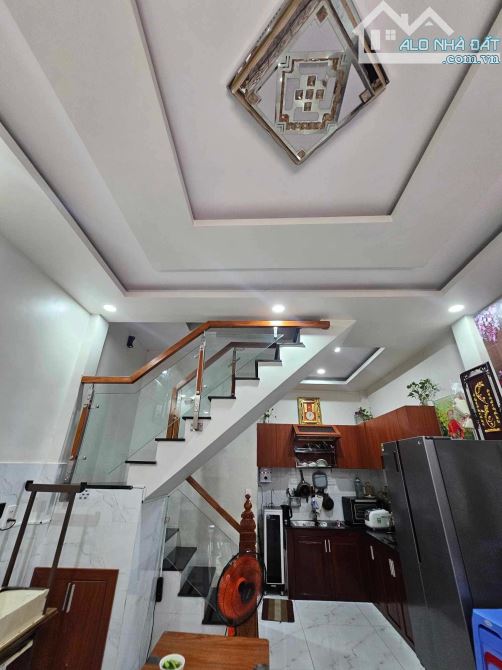SIÊU PHẨM MI NI SÁT BÊN CHỢ GIÃN DÂN - 2 TẦNG - HIỆP THÀNH - QUẬN 12 - GIÁ 3,1tỷ - 8