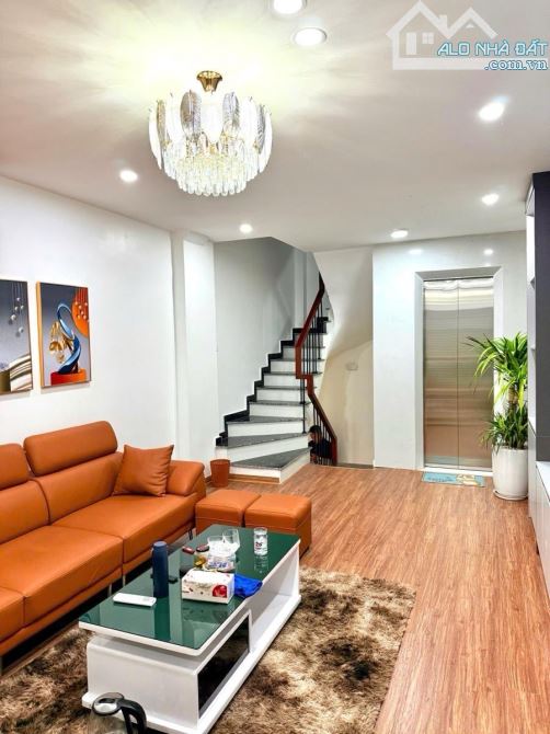 🏡CHÍNH CHỦ TẶNG CHO ACE CHỐT NHÀ VÀ CÔNG CHÚNG 1 CHỈ VÀNG 9999  9.x TỶ CÓ NHÀ ĐẸP TRUNG - 8