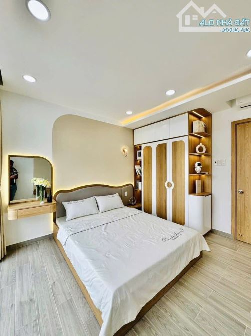 Bán nhà giá siêu hời ngay Trần Quý,P.7,Quận 11- Giá: 4tỷ150/66m2(4,4x15)- 2 Tầng, 3PN, 4WC - 8