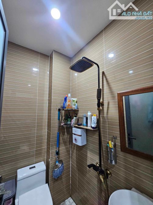 SIÊU PHẨM MI NI SÁT BÊN CHỢ GIÃN DÂN - 2 TẦNG - HIỆP THÀNH - QUẬN 12 - GIÁ 3,1tỷ - 9
