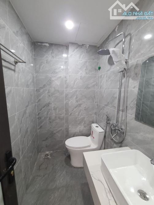 Bán Nhà ngõ 206 Cổ Linh Long Biên 6 tỷ 35m, 5 tầng, mt 4m Ô TÔ KINH DOANH GẦN AEON LB - 9