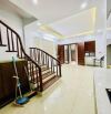Đường Láng Đống Đa -Lô góc 2 thoáng nội thất  ngõ thông sổ vuông 35m² 5 tầng giá 7.6 tỷ
