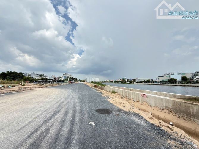 Bán đất Mặt Tiền kênh An Phú Đông, Quận 12 - Giáp Gò Vấp dt 12x65m