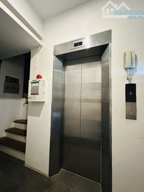 Nhà đẹp ở luôn Linh Lang Ba Đình. Sổ vuông 52m, 6 tầng MT3m6 Giá 24 tỷ