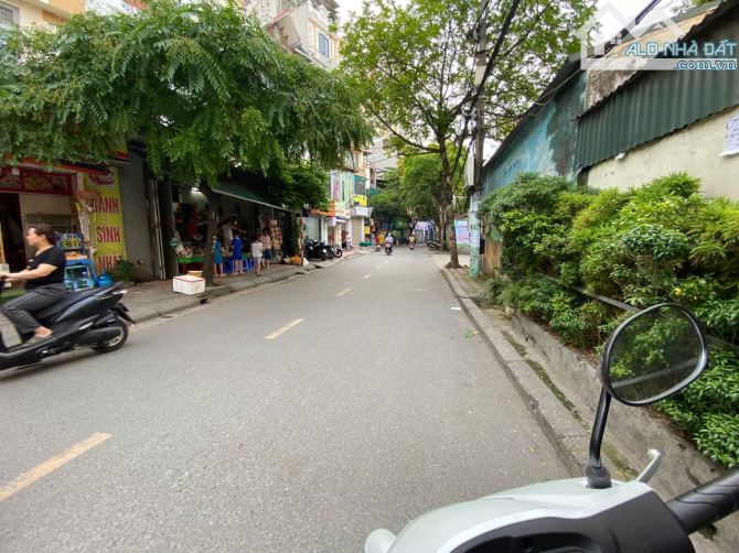 BÁN SIÊU PHẨM 8 TẦNG, MẶT TIỀN 5m LÔ GÓC 2 THOÁNG CHỢ NGAY CỬA CHỈ 27.5 TỈ