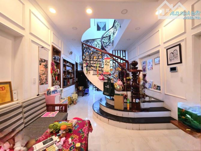 🍍chỉ 6,8 tỷ (CÒN BỚT)🥑Nhà đẹp, Phong thuỷ tốt 94m2, 3 Tầng - Xe tải Long Trường, Thủ Đức