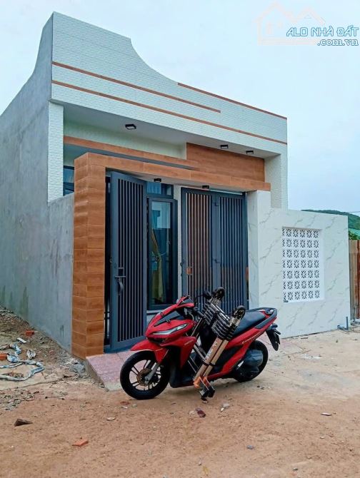 Bán nhà cấp 4 mới tinh, thuộc phước Hưng,Long Điền , BRVT ,Dt 5,6x15 full thổ cư