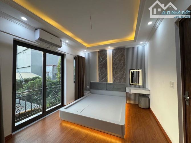 Bán nhà Trần Thái Tông, ô tô 50m, cạnh công viên Cầu giấy