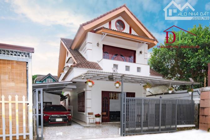 Bán biệt thự Đà Lạt 2 mặt tiền Nguyễn Hữu Cảnh – sân ô tô rộng, có thu nhập từ phòng trọ