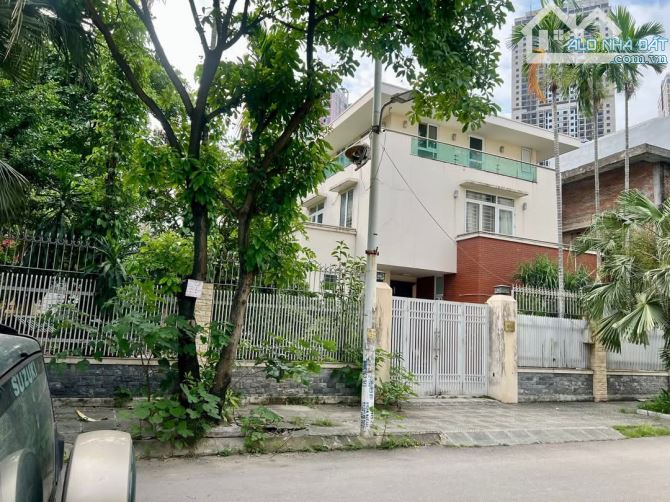 BIỆT THỰ ĐẲNG CẤP HÀ ĐÔNG - VỈA HÈ - Ô TÔ TRÁNH - LÔ GÓC - 3 MẶT THOÁNG