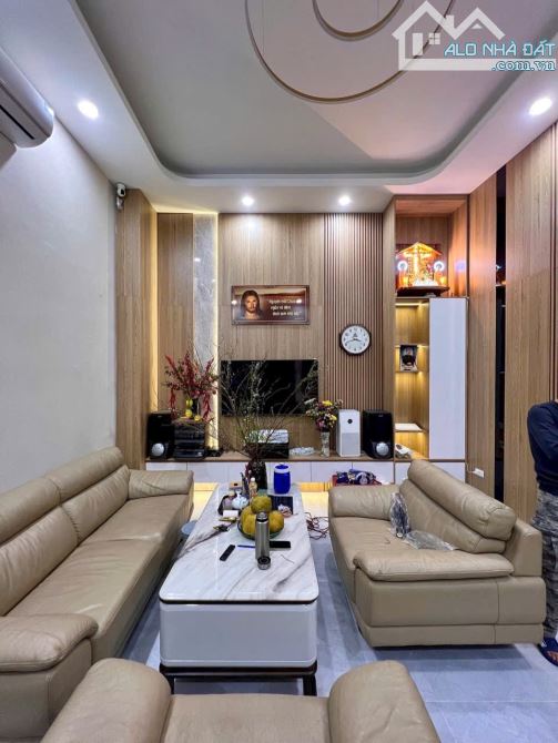 Siêu phẩm Ngọc Thuỵ, Long Biên- Nhà rộng, nội thất đẹp, gần cầu Long Biên- Chẵn 6 tỷ