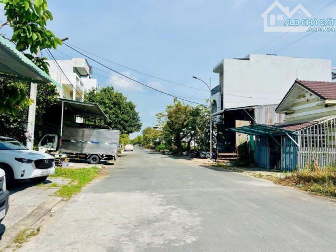 Bán cặp nền 160 m2 đường D14 khu Hồng Loan