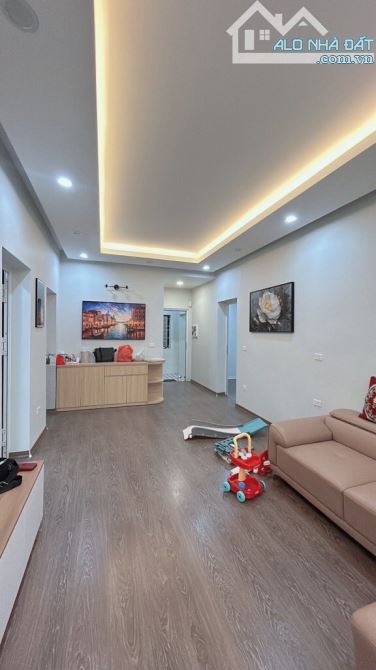 Bán Căn Hộ Tập Thể Tầng 2 – Khu Trung Tự, Phố Phạm Ngọc Thạch – 75m² Thực Tế – Giá 3.9 Tỷ