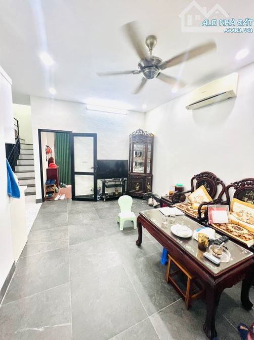 Bán Căn Hộ Tập Thể Tầng 2 – Khu Vĩnh Hồ, Đống Đa – 68m² Thực Tế – Giá 3.5 Tỷ