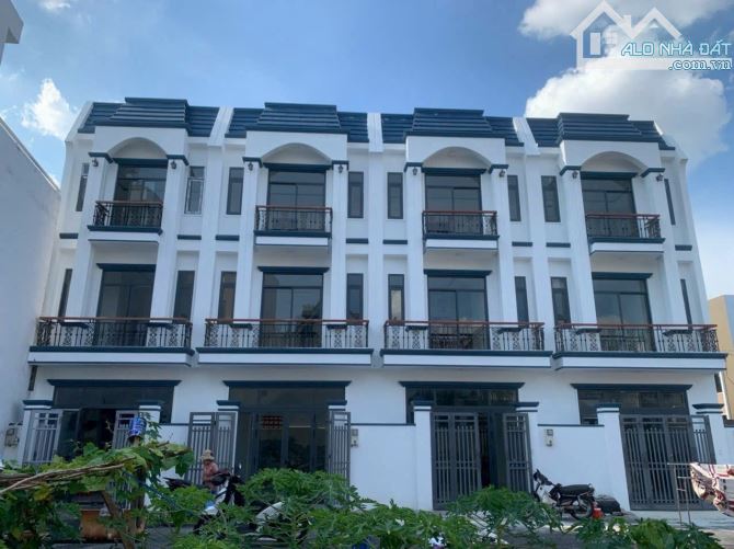 BÁN GẤP 4 CĂN LIỀN KỀ 1T2L ĐƯỜNG SỐ 6 - Q2. DT;550m2