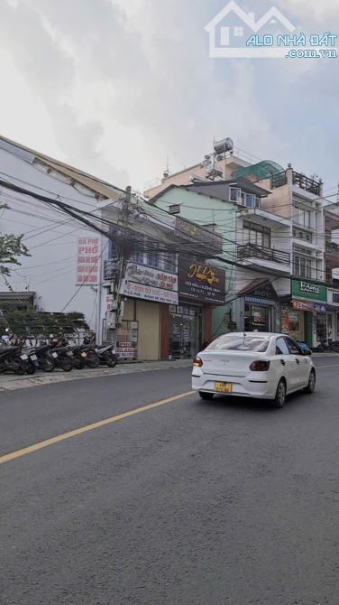 Bán nhà mặt tiền 3/2 P1 Đà Lạt 1 hầm 1 trệt 1 lầu 1 áp mái 5PN