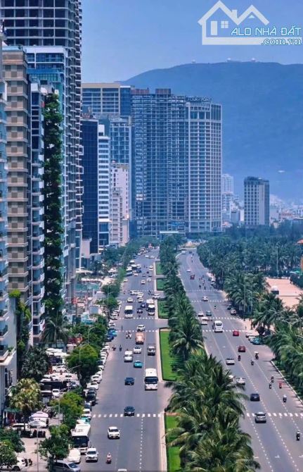 Mặt tiền Hà Bổng, đối lưng Võ Nguyên Giáp. Ra biển Mỹ Khê 1 phút.