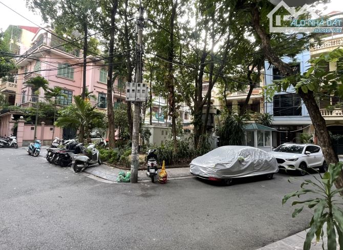 Duy nhất phân lô NGUYỄN THỊ ĐỊNH - ĐỖ QUANG - View công viên - tài chính 20 tỷ.