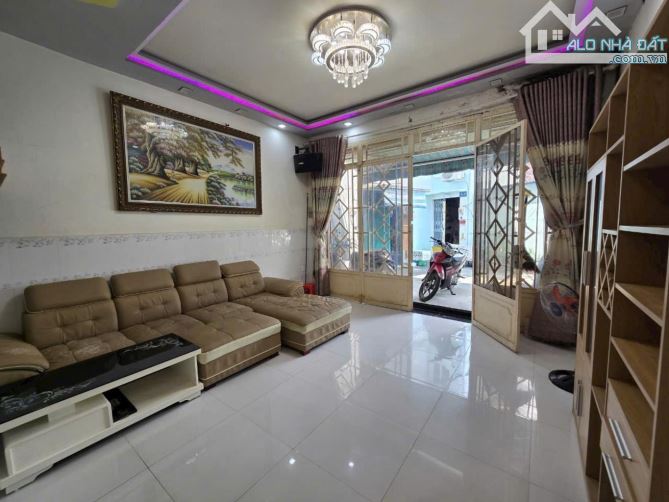 Nhà mới đẹp rộng thoáng sáng, 44m2 xây kiên cố BTCT, ngang rộng 4m, P15, Q8, SHR