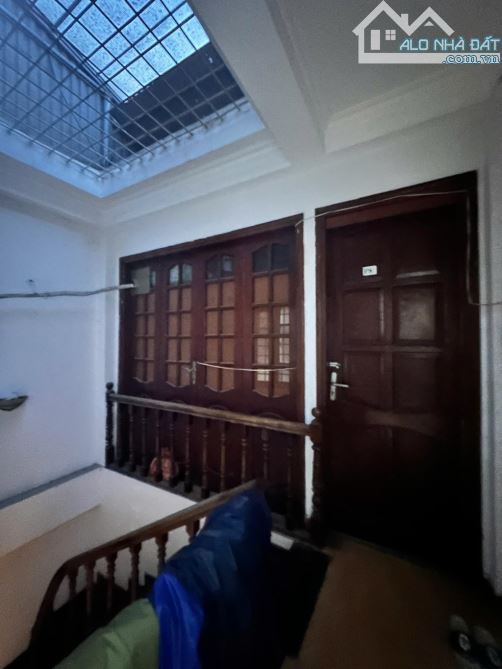 Bán nhà phố Nguyễn Chí Thanh, Đống Đa,  45m2 x 5 tầng, mặt tiền 4,1m, 7 phòng ngủ, 18 tỷ!