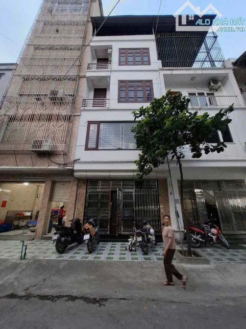 TOÀ VĂN PHÒNG TRÀN ĐĂNG NINH Ô TÔ TRÁNH, VỈA HÈ KINH DOANH TỐT, THANG MÁY 103M GIÁ 87.9 TỶ