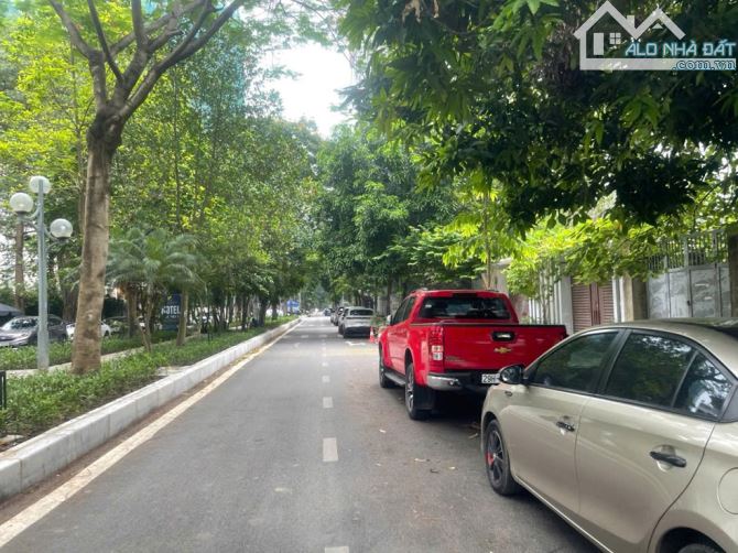 bán đất vàng vườn đào, tây hồ, 180m2, mt11m, 96.5 tỷ, xây bt hoặc building cực đẹp.