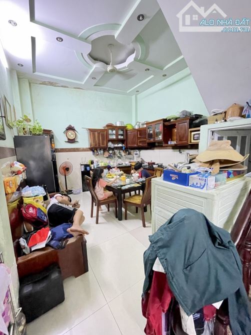 Bán nhà mặt tiền Lê Sao, ngang 6m, 96m2,4 tầng chỉ 8.5 tỷ