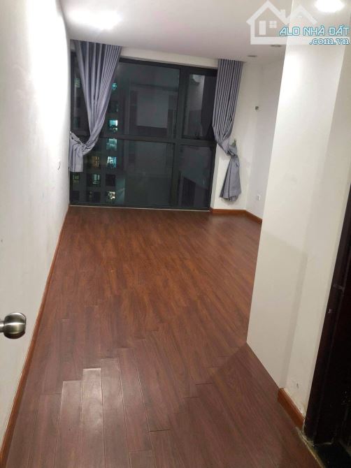 Gấp! Cho thuê căn hộ  Golden Land 275 Nguyễn Trãi 100m2, 2 ngủ, 2 wc giá 13 triệu/th