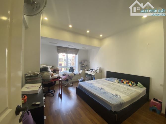 Nhà 5 tầng Bắc Từ Liêm ~4m mt mới - ô tô qua ngõ, ngõ thông, gần bãi đỗ xe,