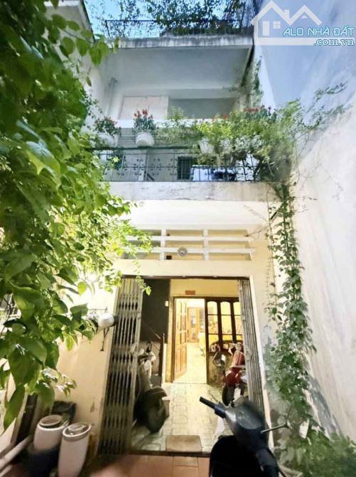 Bán nhà Hoàng Cầu, Đống Đa, hiếm, ôtô tránh, kinh doanh, 110mx3t, 31 tỷ