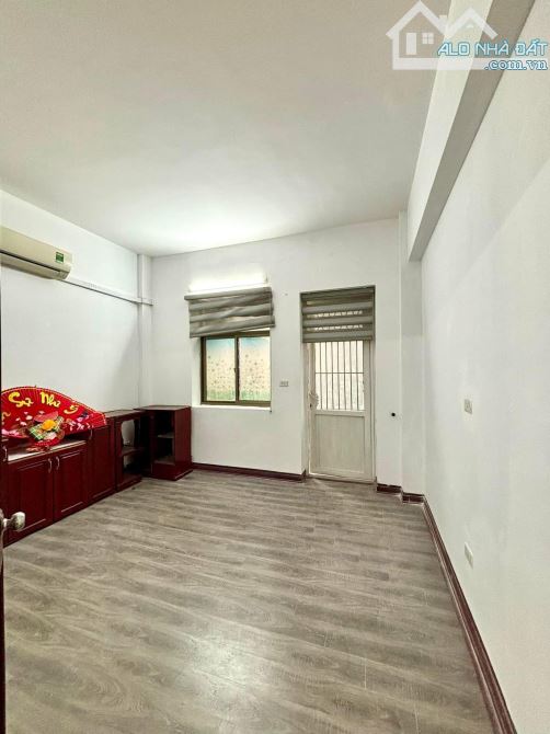 Bán căn chung cư  Việt Hưng - toà 6 tầng thang bộ diện tích 52m