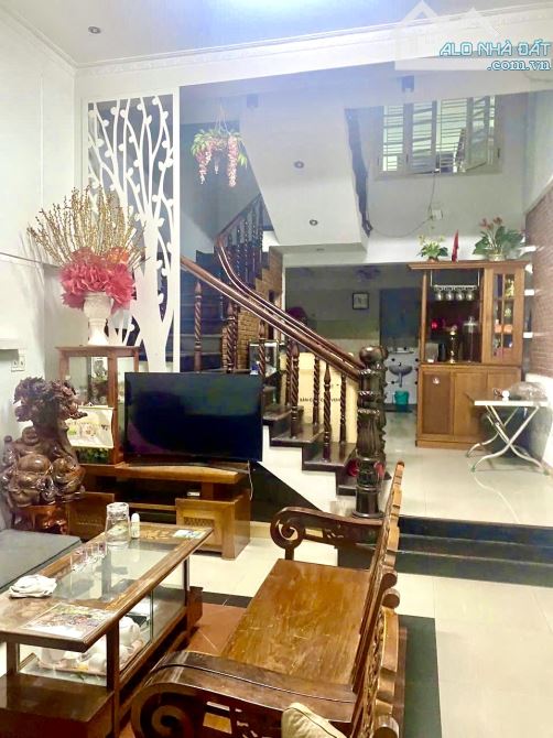 NGAY ĐH NGOẠI NGỮ - 3 TẦNG MẶT TIỀN CAO XUÂN HUY – KHUÊ TRUNG –  6.X TỶ.