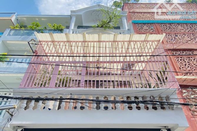Chính chủ bán nhà ở lâu năm,  4 tầng, 4 phòng, trung tâm Quận 3, giá cực tốt, ở ngay.