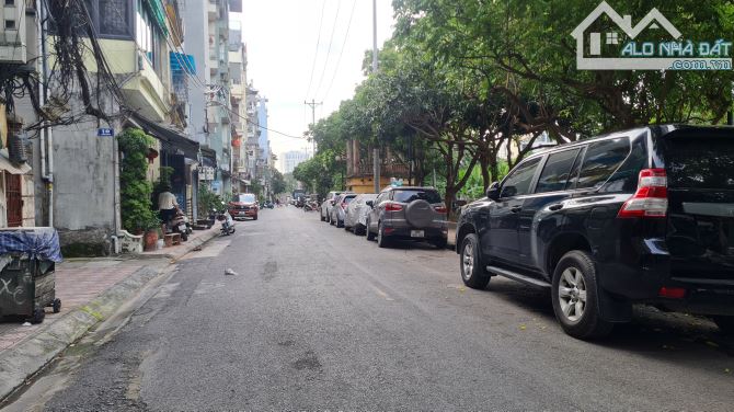 Bán nhà vườn hoa hà đông phân lô ô tô cách 1 nhà ra phố lớn 38m 3 tầng hơn 5 tỷ