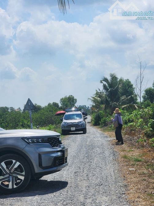 🔥🔥BÁN 1000MV ĐẤT VƯỜN BẾN LỨC SỔ SẴN GIÁ TỐT ĐƯỜNG Ô TÔ GIÁ 695TR