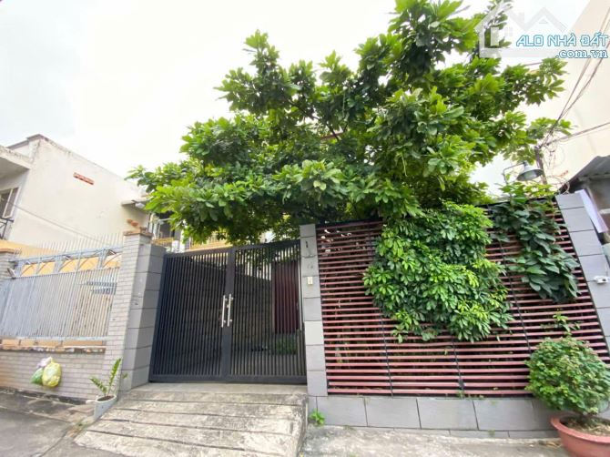 LÊ VĂN VIỆT! Bán nhà đẹp khu dân cư cao cấp. DT 185m2,3 tầng. GIÁ RẺ NHẤT KHU VỰC
