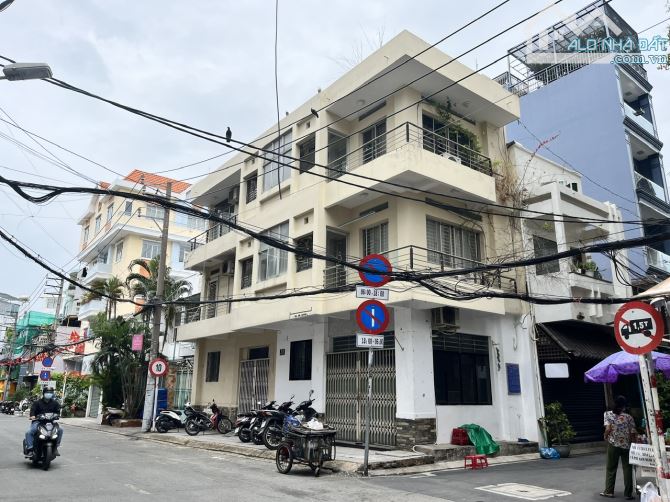 BÁN NHÀ, mặt tiền Đoàn Thị Điểm Q.Phú Nhuận. 1 trệt 2 lầu ST Dt 13 x 4.2 m.Giá 20 tỷ