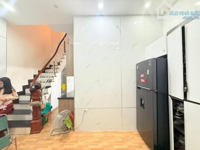 6.2 tỷ, Ngõ 35 Cát Linh, 10m ô tô tránh, 25m2, 5 tầng dân xây