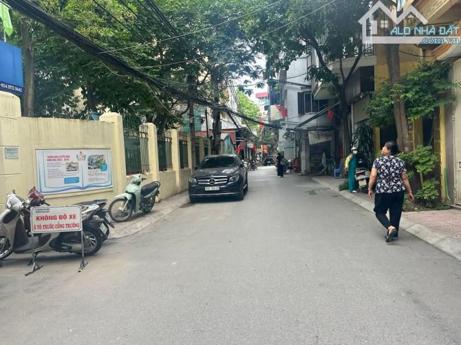 Bán Nhà Đặng Tiến Đông 50m2, Mặt Tiền 4m. Oto Tránh, Vỉa Hè 12,3 Tỷ.