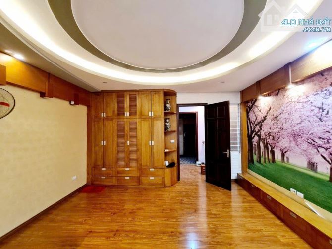 PL NGUYÊN HỒNG - Ô TÔ - VỈA HÈ-KINH DOANH DT 45m2 6 tầng MT 5m Giá 33 tỷ