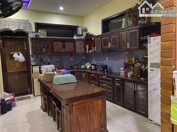 Bán căn biệt thự 2 tầng Đá Mọc 5 có sân vườn thoáng mát, full nội thất (gỗ 100%), DT 200m2