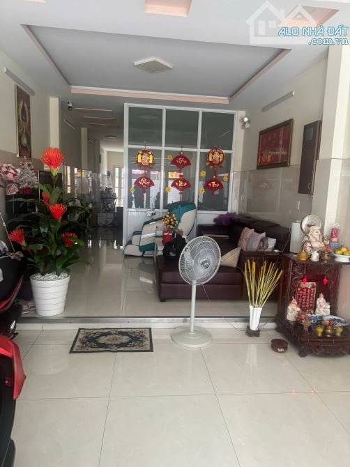 Bán Gấp ! Nhà 2mt Bà Hạt, Q.10 - 4 lầu + sthg - 4.3 x 20 ( cn 63m2 ) - Nhà mới - Giá 25tỷ
