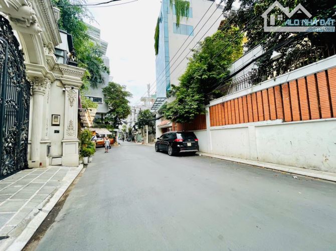 Biệt Thự 280m2 Góc 2 Mặt Tiền Khu Nội Bộ CMT8 DT: 13x23 NH 16 Sát CV Lê Thị Riêng 49,9 Tỷ