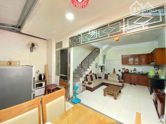 Bán nhà 3 tầng tại Sở Dầu, Hồng Bàng 45m2 chỉ 2,1tỷ.