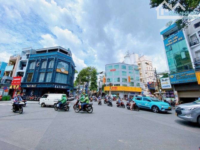 Bán góc 2MT Trần Quang Khải- Nguyễn Hữu Cầu-DT:13x18m- 4 tầng- HĐT 300tr-giá : 60 tỷ